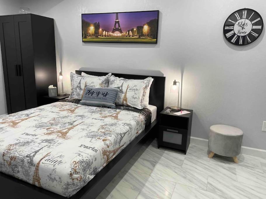The Little Paris Suite Tampa Eksteriør bilde