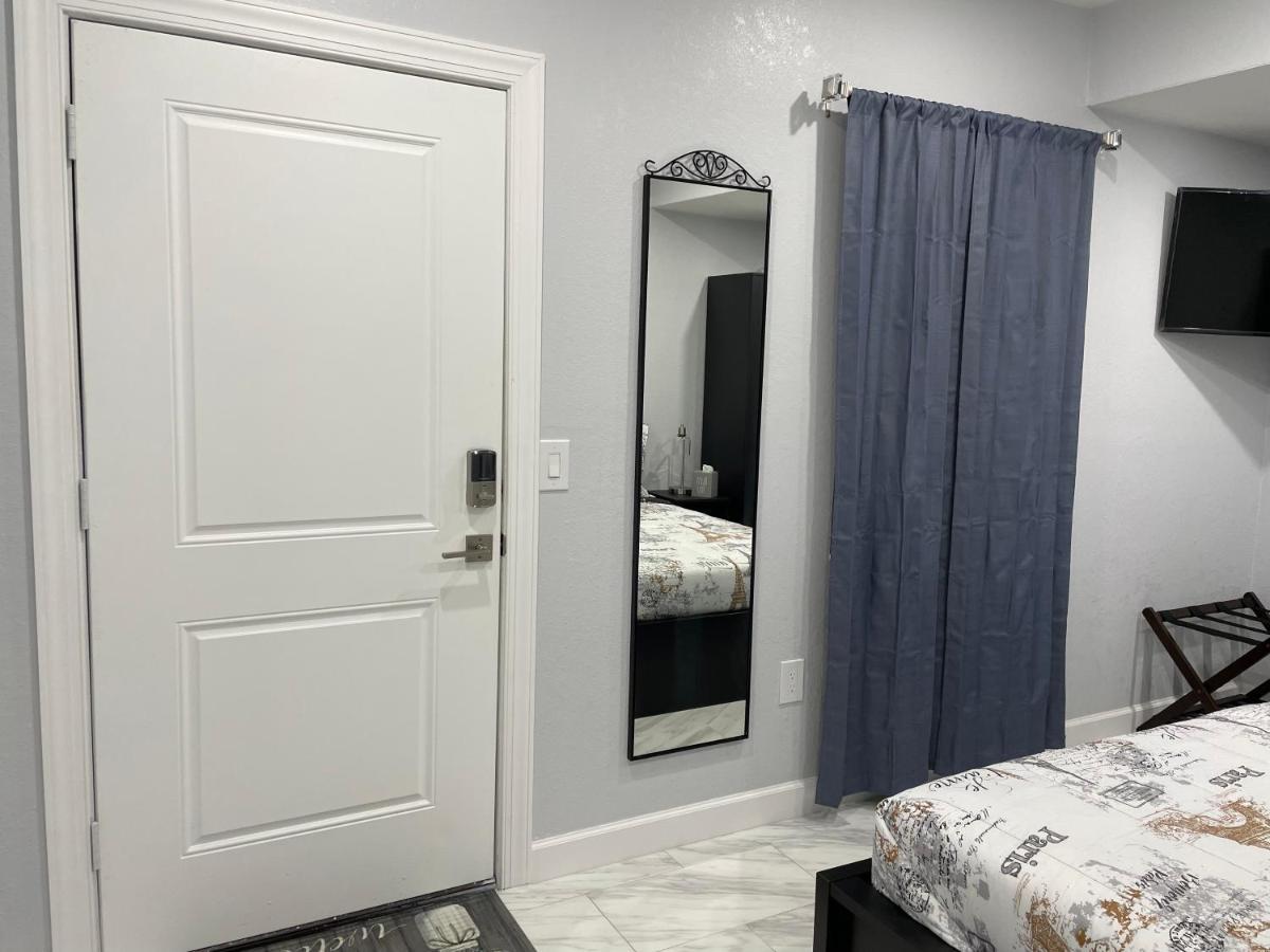 The Little Paris Suite Tampa Eksteriør bilde